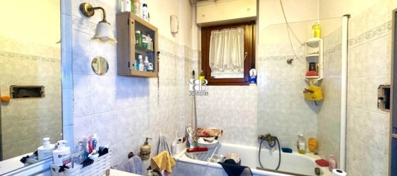3 rooms Apartment in Rome, Italy No. 33723 10