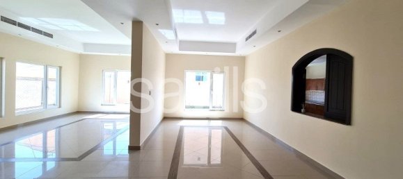 4 bedrooms Villa in Sharjah, UAE No. 18484 3
