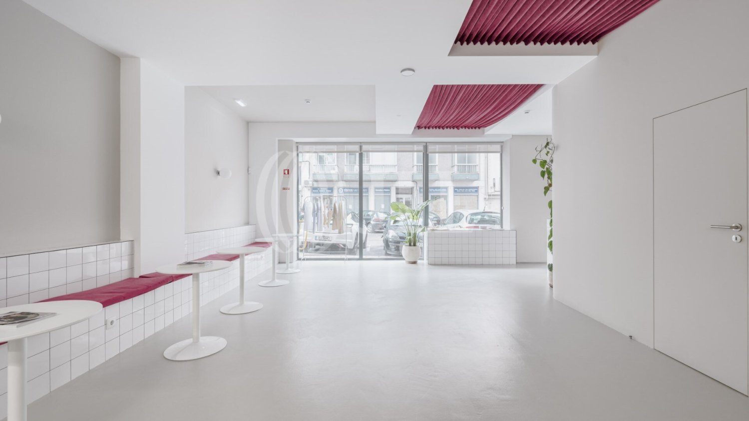 298m² Commercial property in Lisbon, Portugal No. 139213