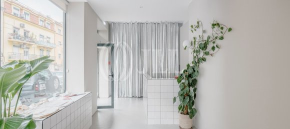 298m² Commercial property in Lisbon, Portugal No. 139213 8