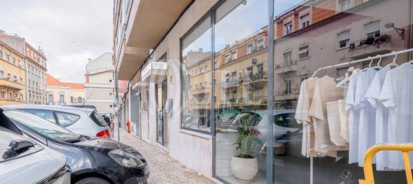 298m² Commercial property in Lisbon, Portugal No. 139213 19