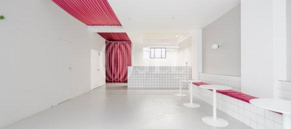 298m² Commercial property in Lisbon, Portugal No. 139213 6