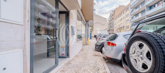 298m² Commercial property in Lisbon, Portugal No. 139213 18