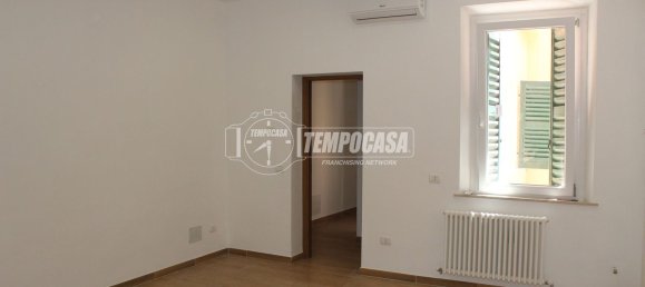 4 bedrooms Apartment in Jesi, Italy No. 327861 6