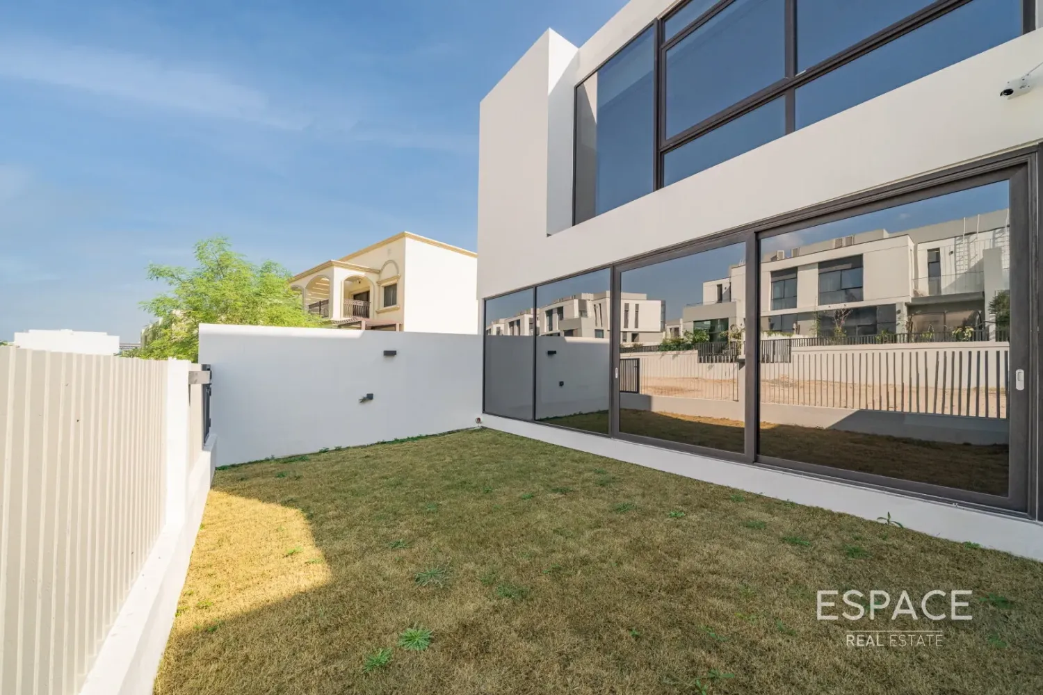 Villa T4 em Al Furjan, UAE N.º 108302