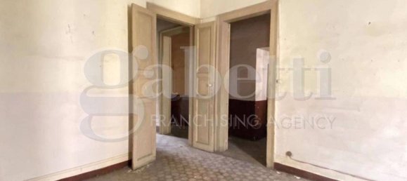 Apartamento de 4 dormitorios en Patti, Italy No. 7934 4