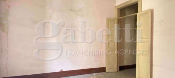Apartamento de 4 dormitorios en Patti, Italy No. 7934 2