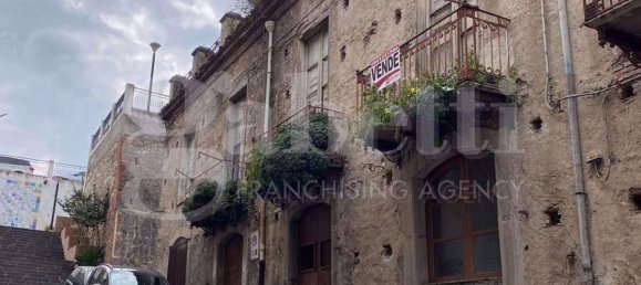 Apartamento de 4 dormitorios en Patti, Italy No. 7934 3