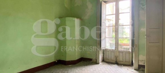 Apartamento de 4 dormitorios en Patti, Italy No. 7934 6