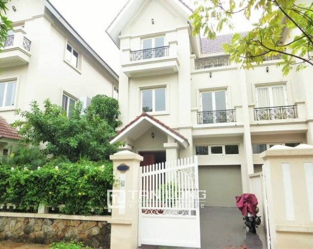 5 bedrooms Villa in Long Bien, Vietnam No. 3414