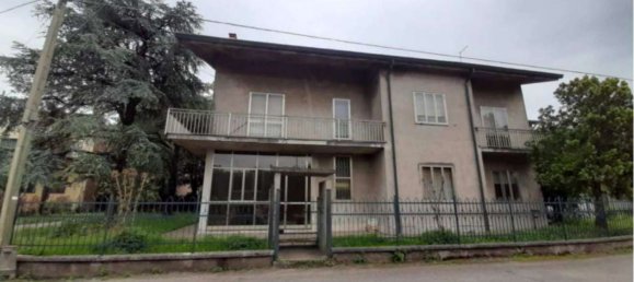 7 rooms Apartment in Casaleone, Italy No. 194057 2