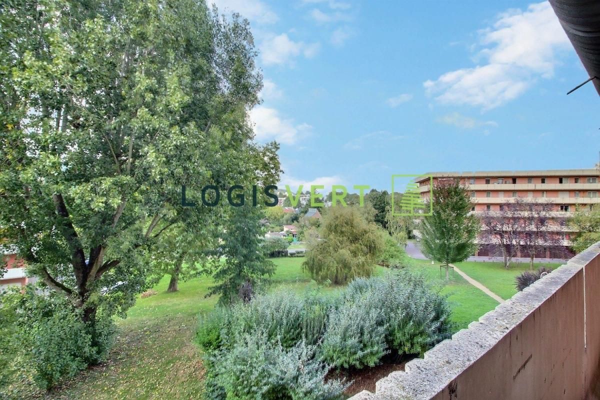 2 bedrooms Apartment in Villebon-sur-Yvette, France No. 174347