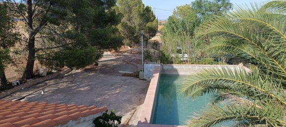 3 bedrooms House in Yecla, Spain No. 138727 2