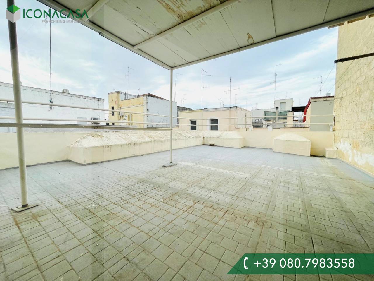 Casa de 3 habitaciónes en Valenzano, Italy No. 30761