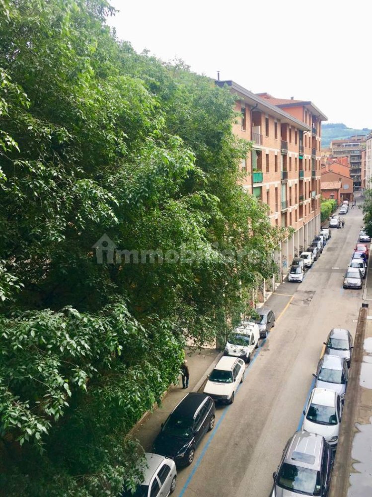3 bedrooms Apartment in Bologna, Italy No. 133960