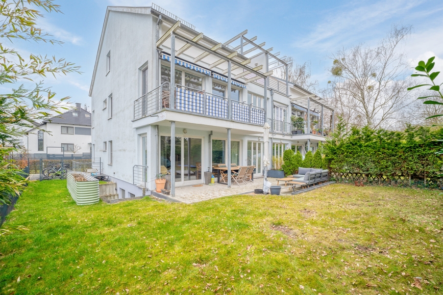 4 bedrooms Duplex in Wilhelmstadt, Germany No. 32874