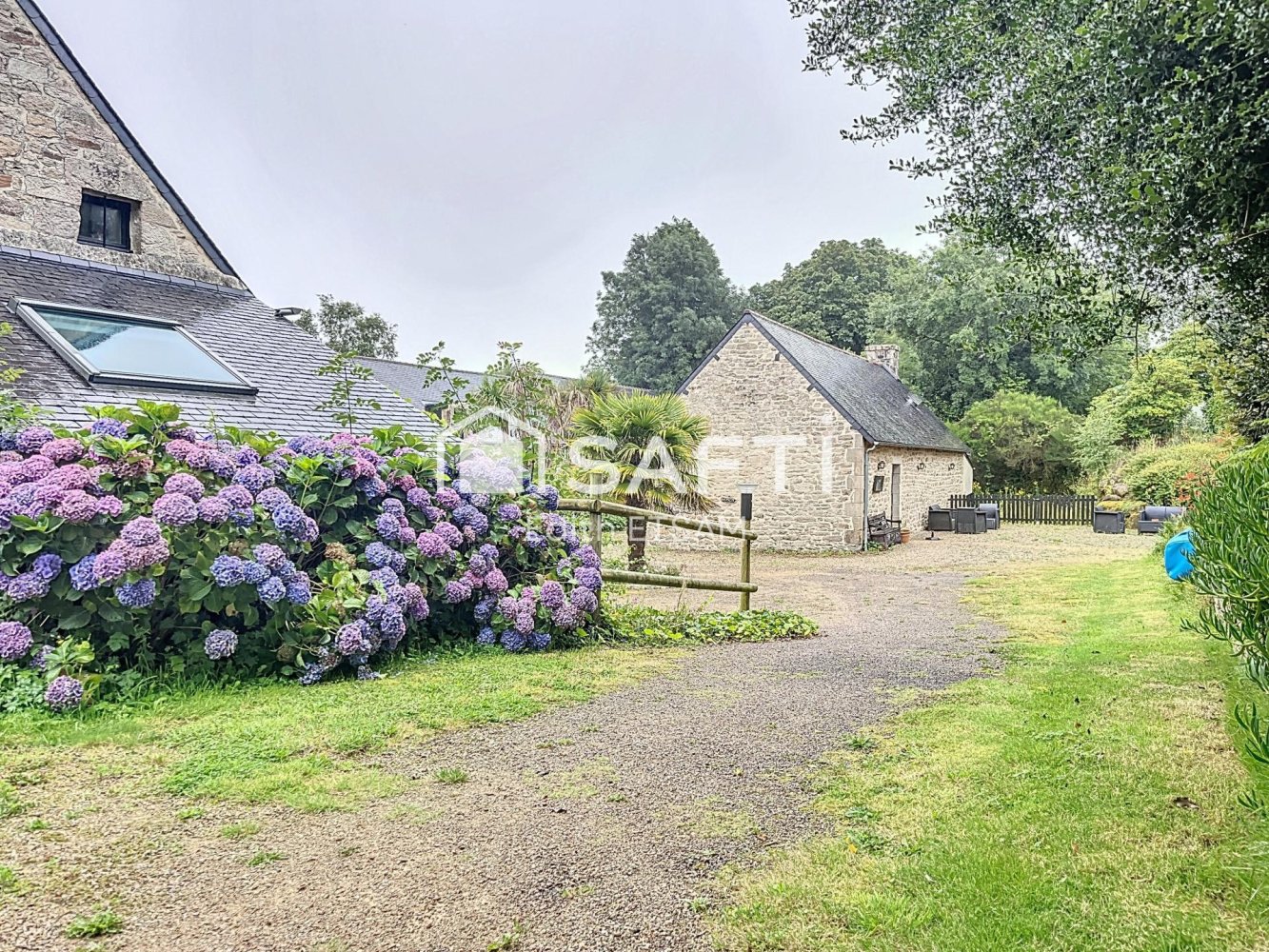 11-salle Propriété commerciale à Plogastel-Saint-Germain, France No. 202279