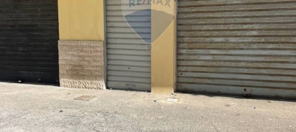 3 rooms Apartment in Bari, Italy No. 117470 2
