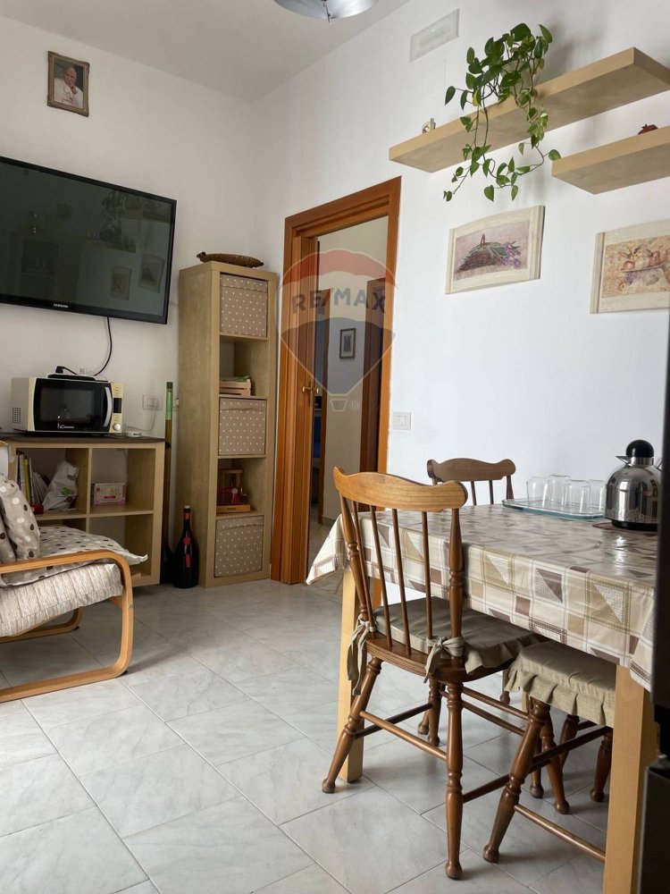 3 rooms Apartment in Bari, Italy No. 117470