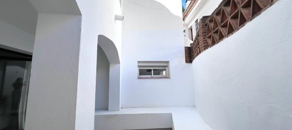 Apartamento de 3 dormitorios en Marbella, Spain No. 145876 13