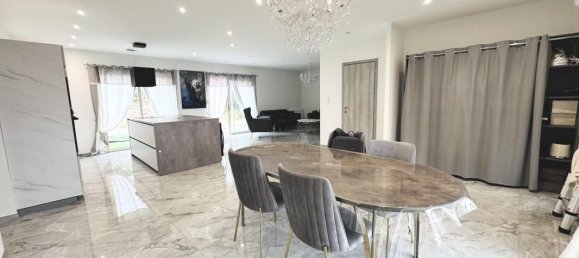 3 bedrooms Villa in Briennon, France No. 206655 6