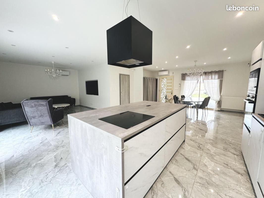 3 bedrooms Villa in Briennon, France No. 206655