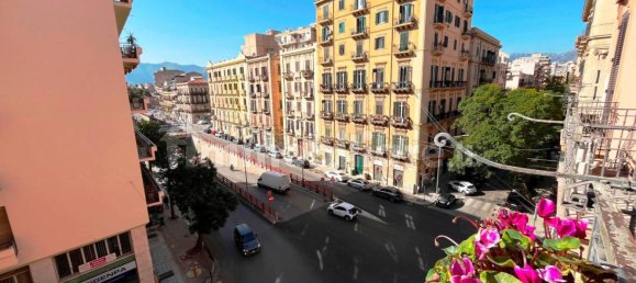 Квартира с 3 спальнями в Палермо, Италия № 50375 17