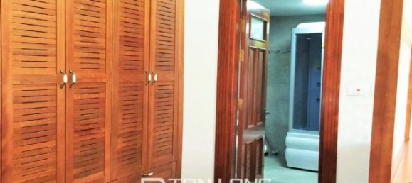 4 bedrooms Villa in Long Bien, Vietnam No. 3374 6