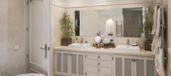 3 bedrooms House in La Quinta, Spain No. 181025 16