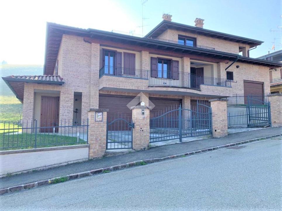 3 rooms Apartment in Pavullo nel Frignano, Italy No. 133403