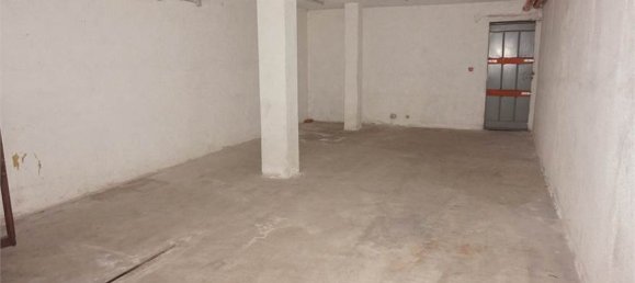 1-salle Garage à Cislago, Italy No. 275830 2