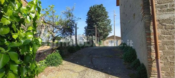 3 Schlafzimmer Haus in Gualdo Cattaneo, Italy, Nr. 265402 10