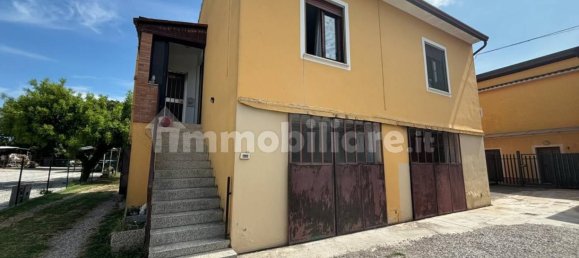 Дом с 2 спальнями в Альбаредо д’Адидже, Италия № 272483 3