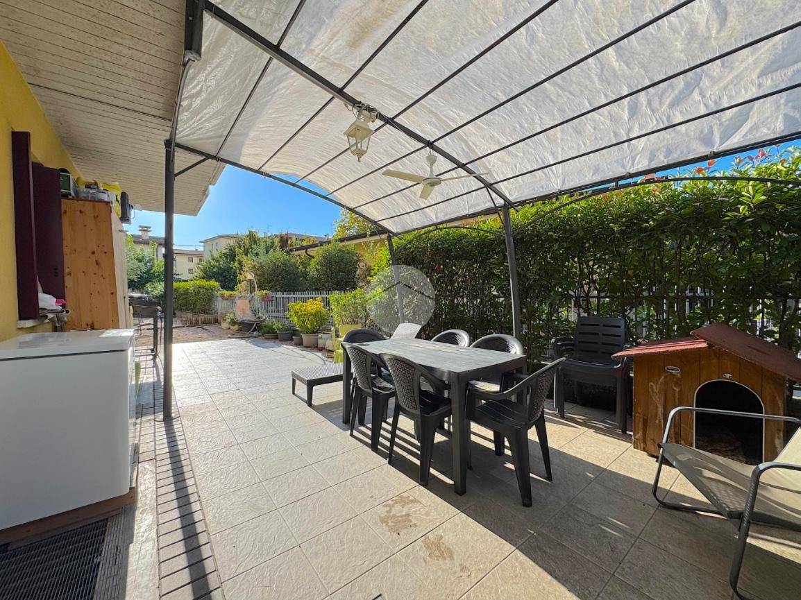 2 bedrooms Apartment in Castel d'Azzano, Italy No. 324393