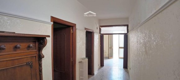 Casa de 8 habitaciónes en Trepuzzi, Italy No. 34482 5