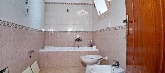 Casa de 8 habitaciónes en Trepuzzi, Italy No. 34482 18