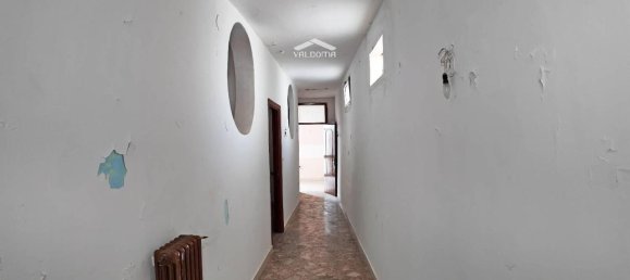 Casa de 8 habitaciónes en Trepuzzi, Italy No. 34482 16