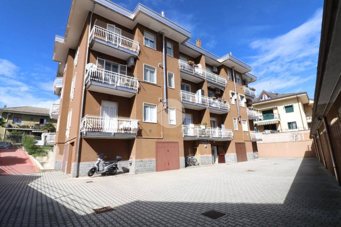 2غرفة شقة في Rho, Italy رقم 338753