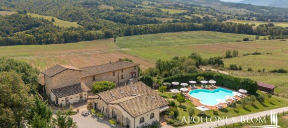 13 bedrooms House in Umbertide, Italy No. 357434 5