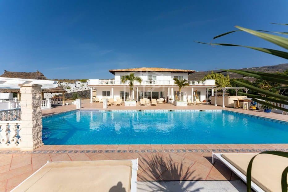 11 bedrooms Villa in Adeje, Spain No. 289141