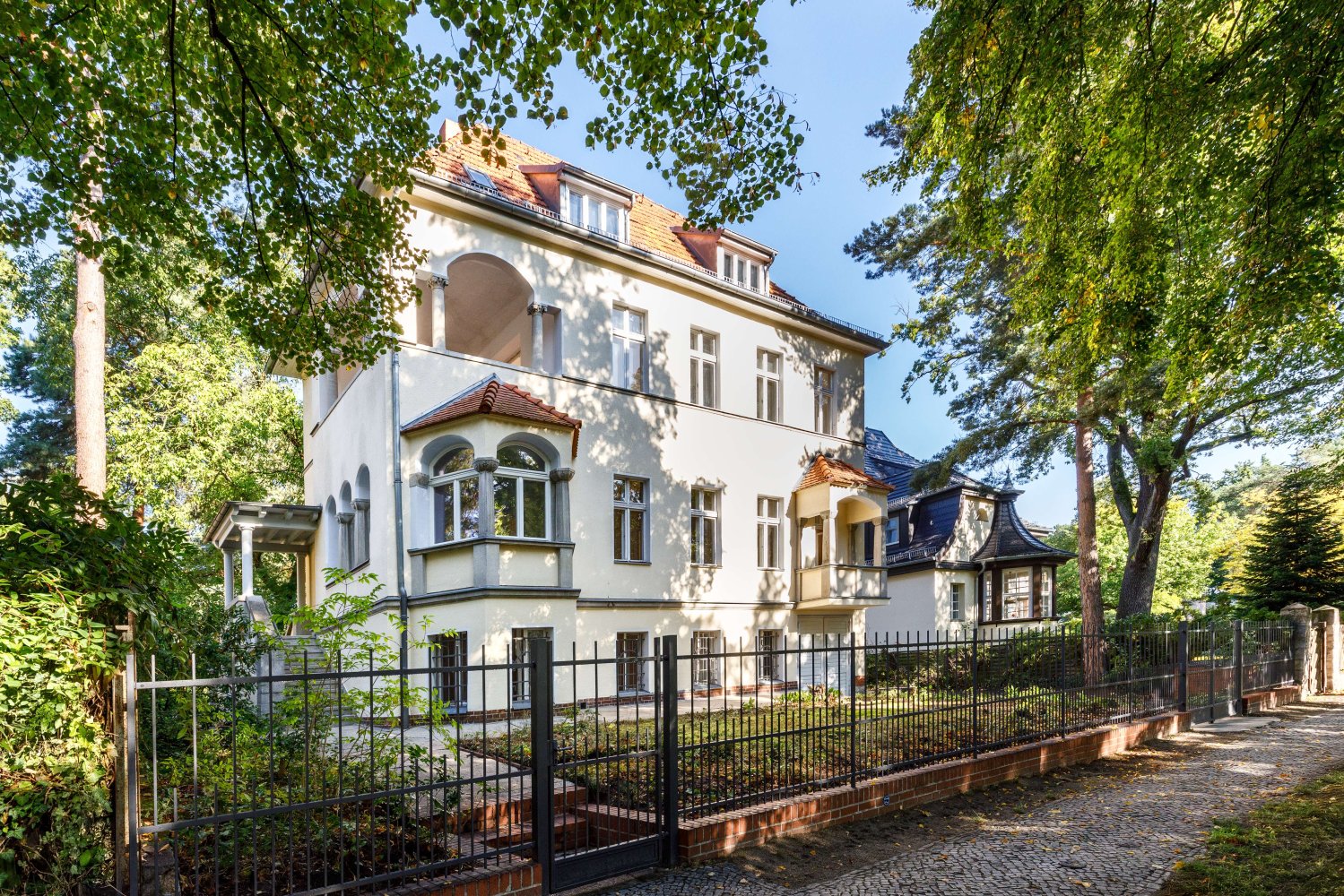Villa de 15 habitaciónes en Nikolassee, Germany No. 306862