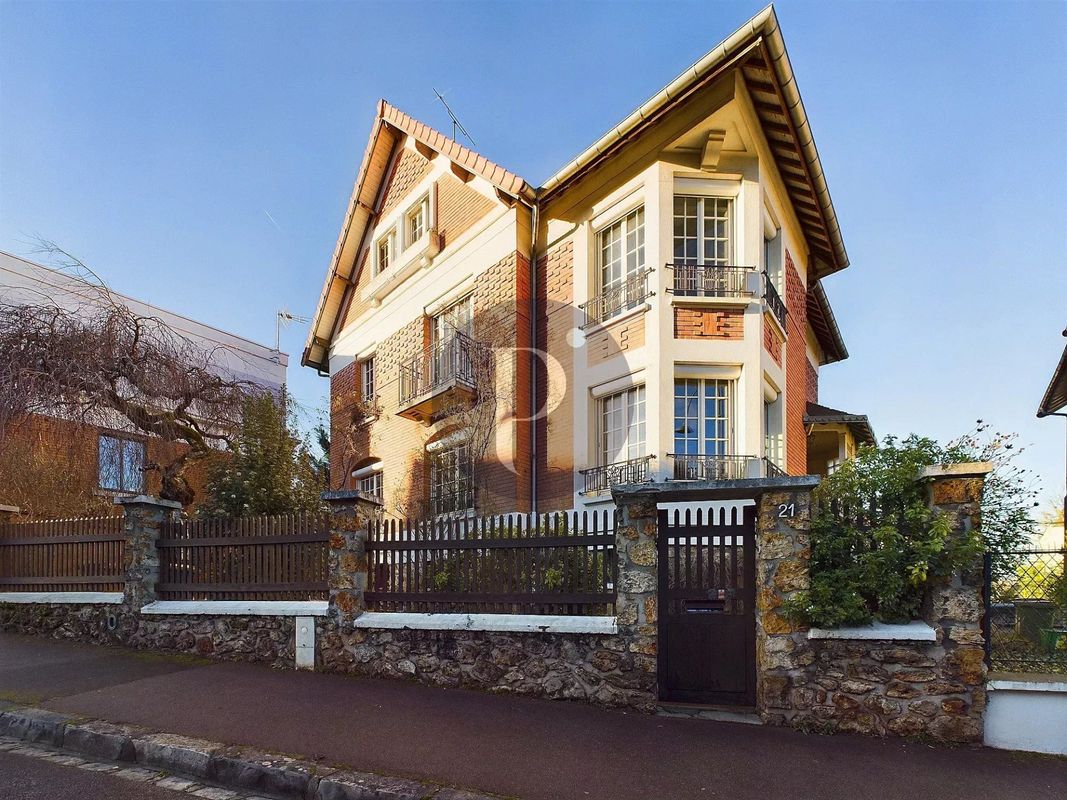 Дом с 8 спальнями в Со, Франция № 170257