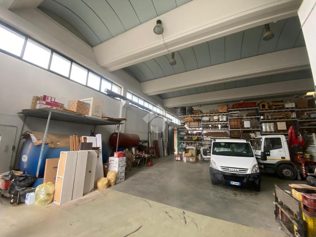 2-salle Entrepôt à Parma, Italy No. 116570