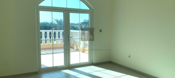 5 bedrooms Villa in Jumeirah Park, UAE No. 8001 10