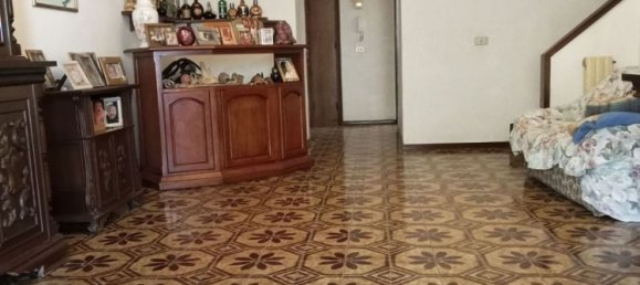 5 rooms Apartment in Grosseto, Italy No. 153397 2
