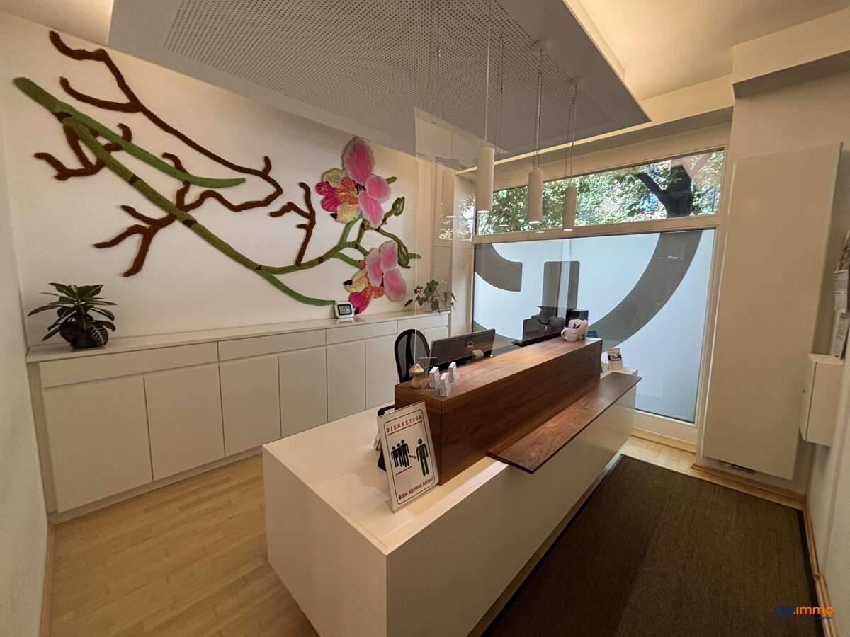 Oficina en Stuttgart, Germany 223 m² No. 283233