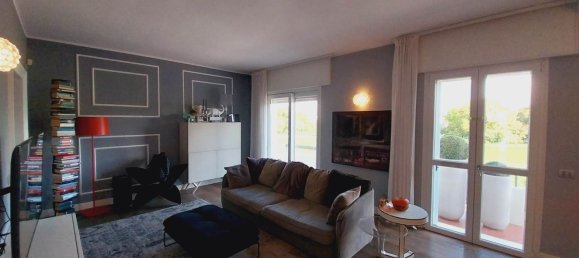 4 rooms Apartment in Empoli, Italy No. 199061 2