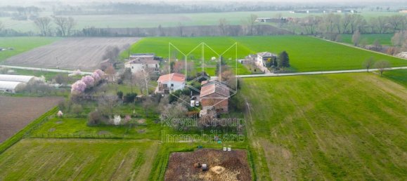 3 bedrooms House in Noceto, Italy No. 131840 2