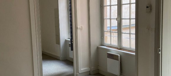 1 bedroom Apartment in La Rochelle, France No. 100930 9