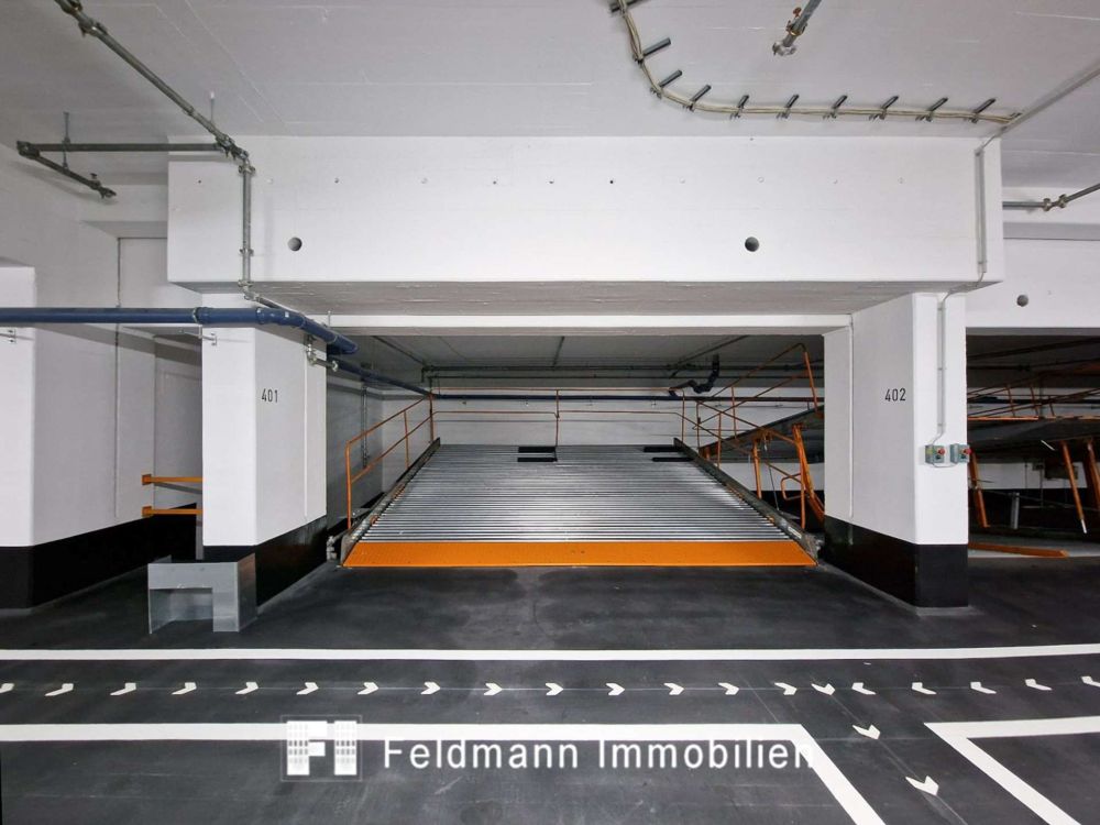  Parking in Munich, Germany No. 331637